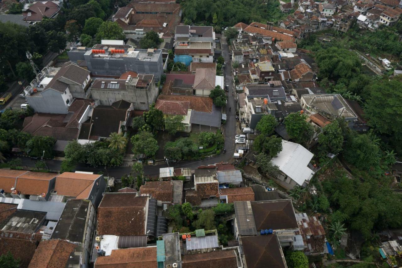 Modest 1br At Parahyangan By Travelio * Bandung